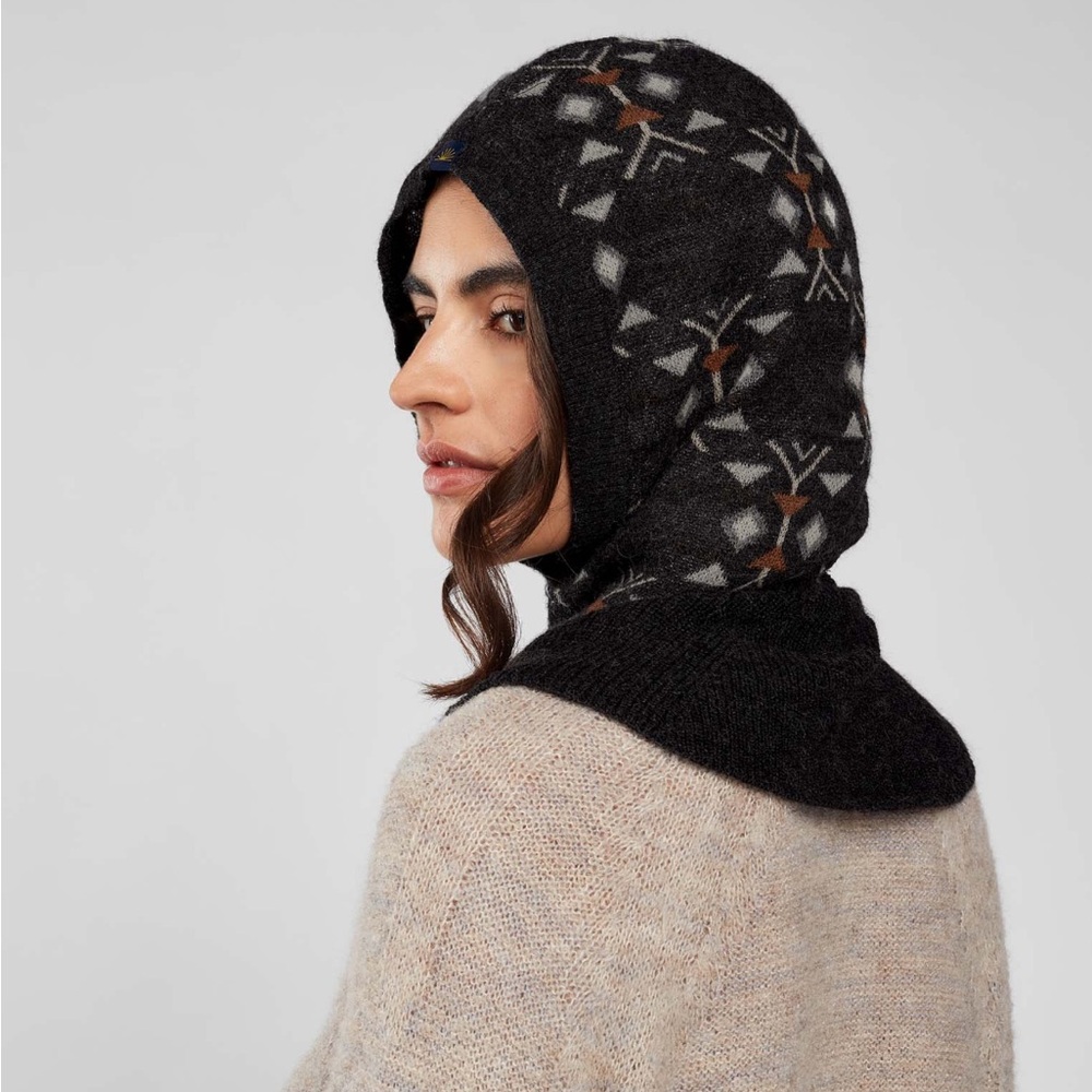 NWT Alpaca Patterned Hooded Scarf